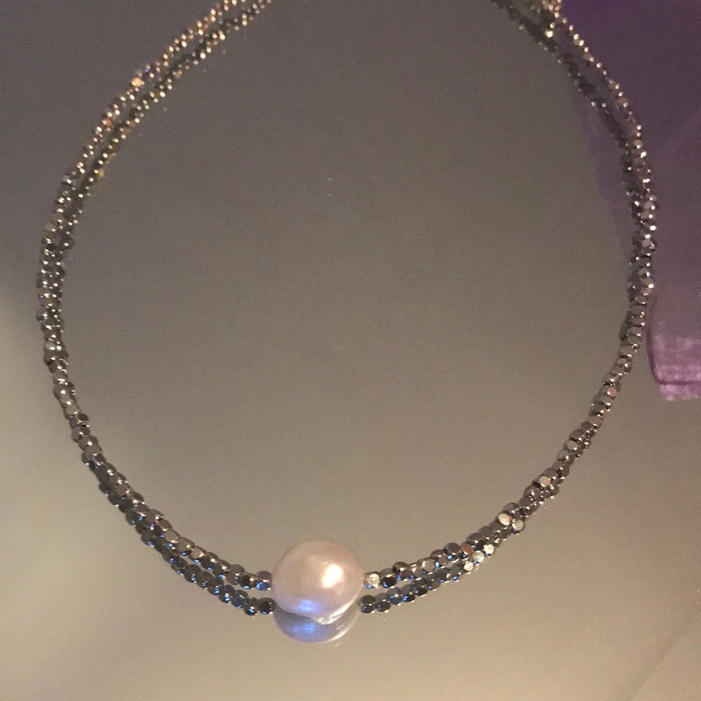 Mother of pearl silver choker necklace. - Picture 4 of 4